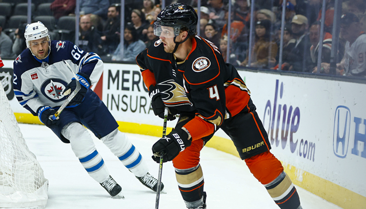 The Ducks and Jets battle it out on the ice